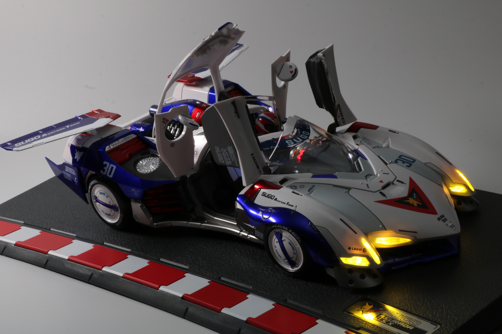 各部を展開した状態でもディスプレイできる