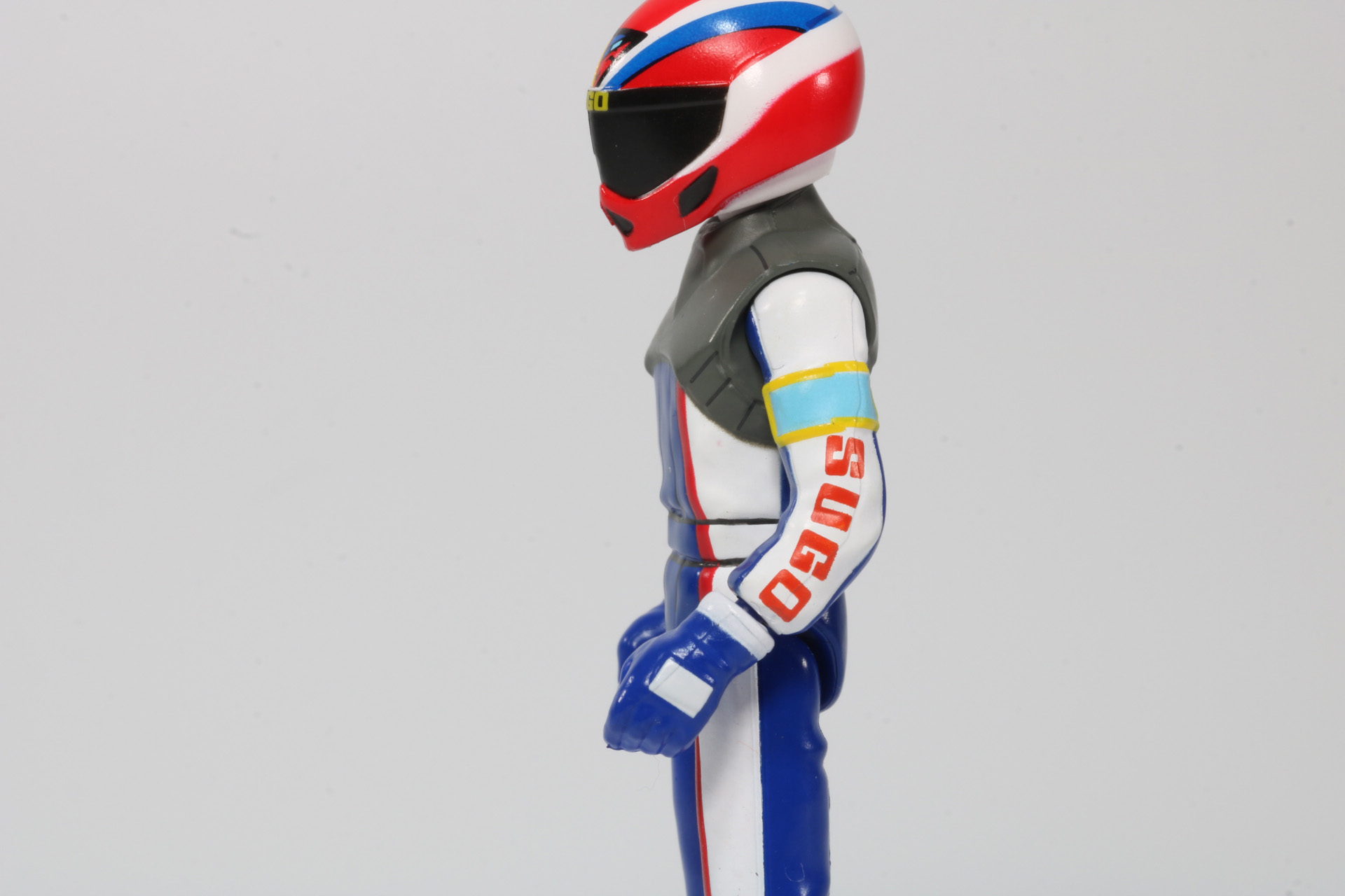 交換用手首でステアリングを握る手に変えることができる