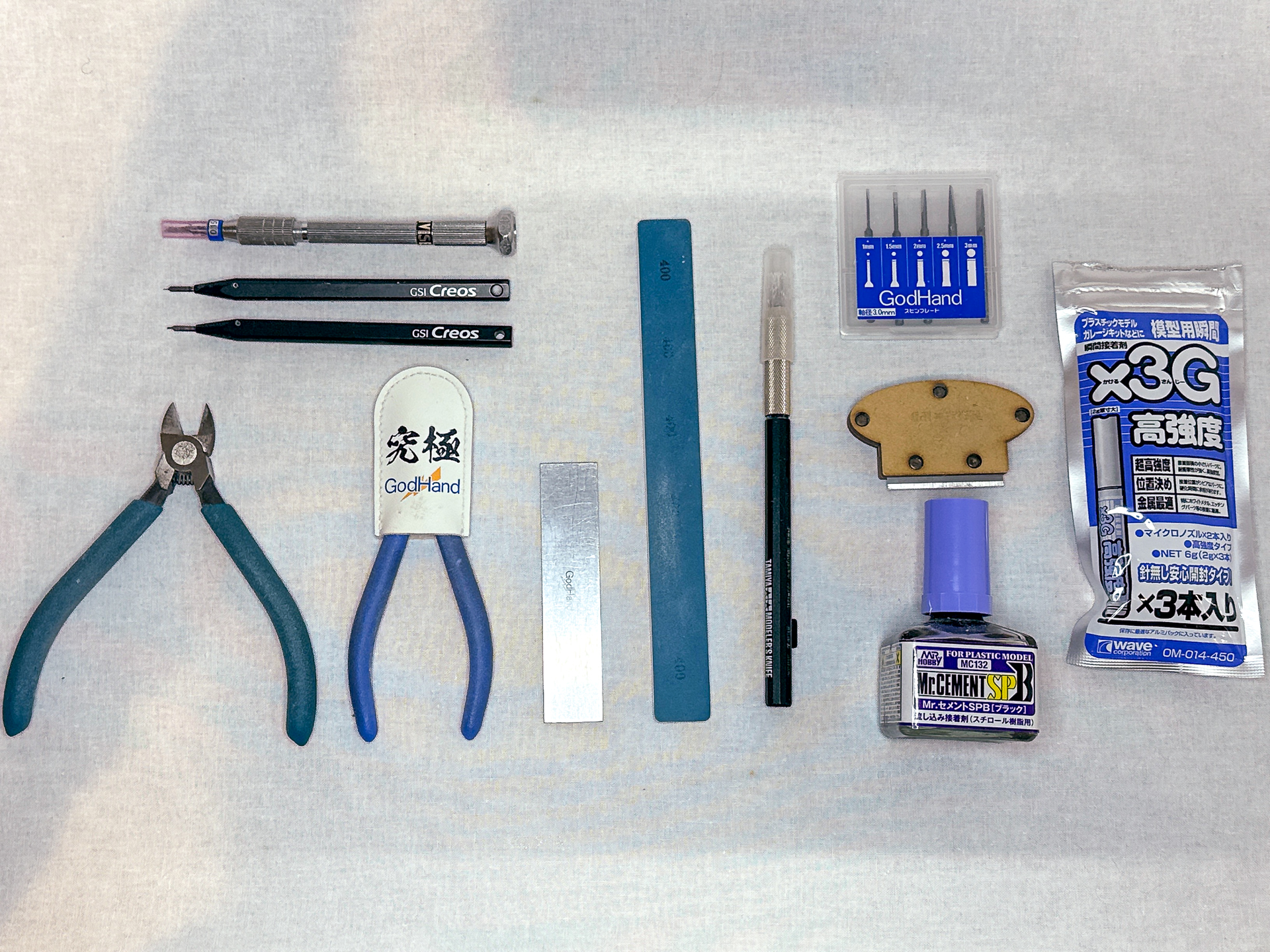 今回使用したツール類。今回は大きな改造を行なわなかったためこれまでに使用したものと特に変わりはありません。