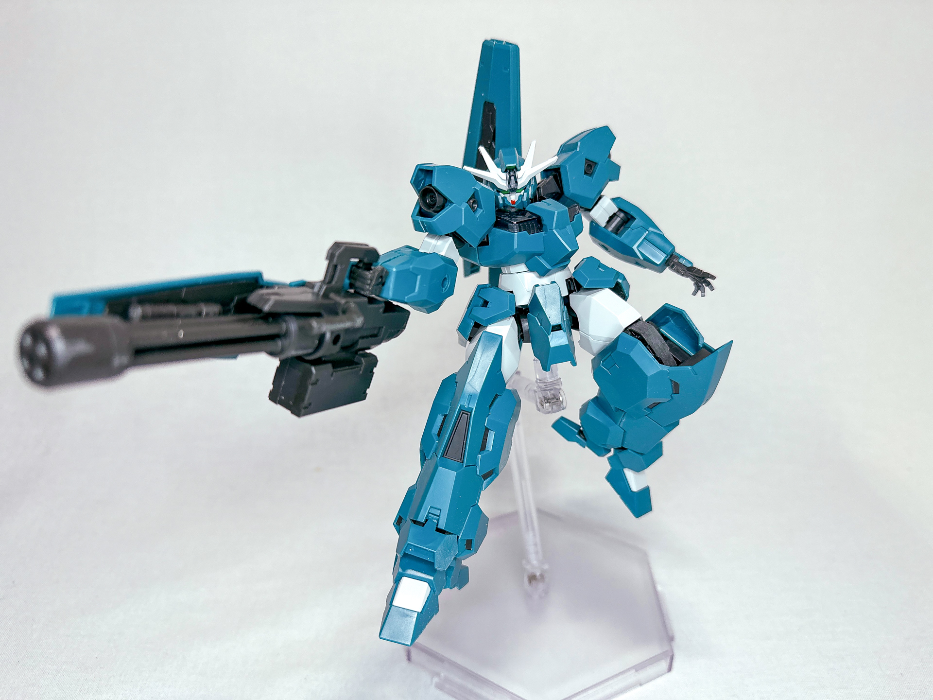 仮組を行なったガンダムルブリスウル。最新のガンプラということもあり、合わせ目がほぼ発生していません