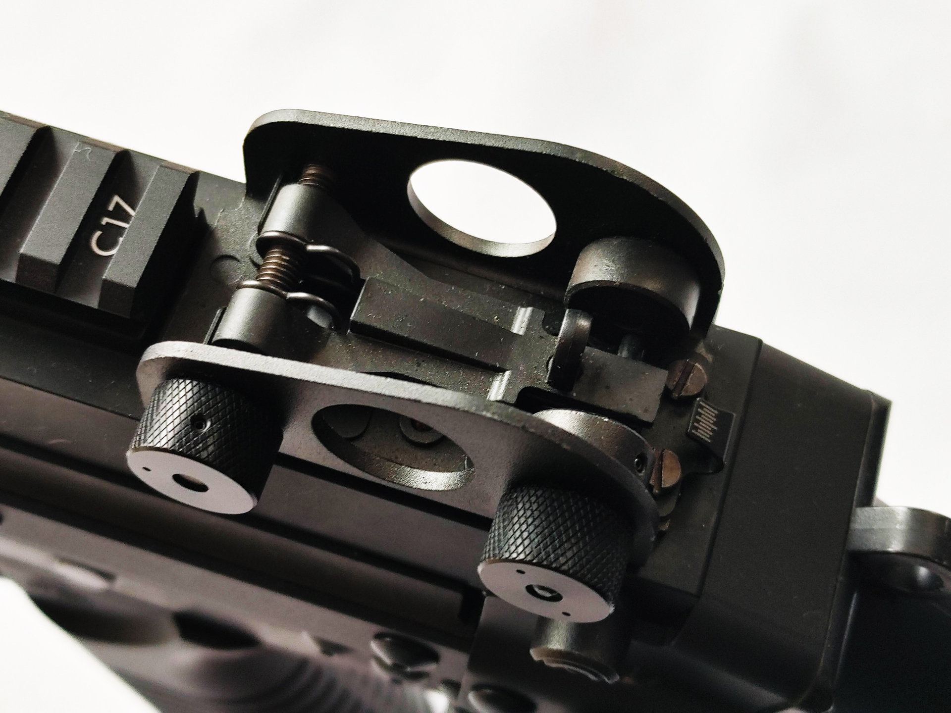 可動するリアルなサイトが付いている