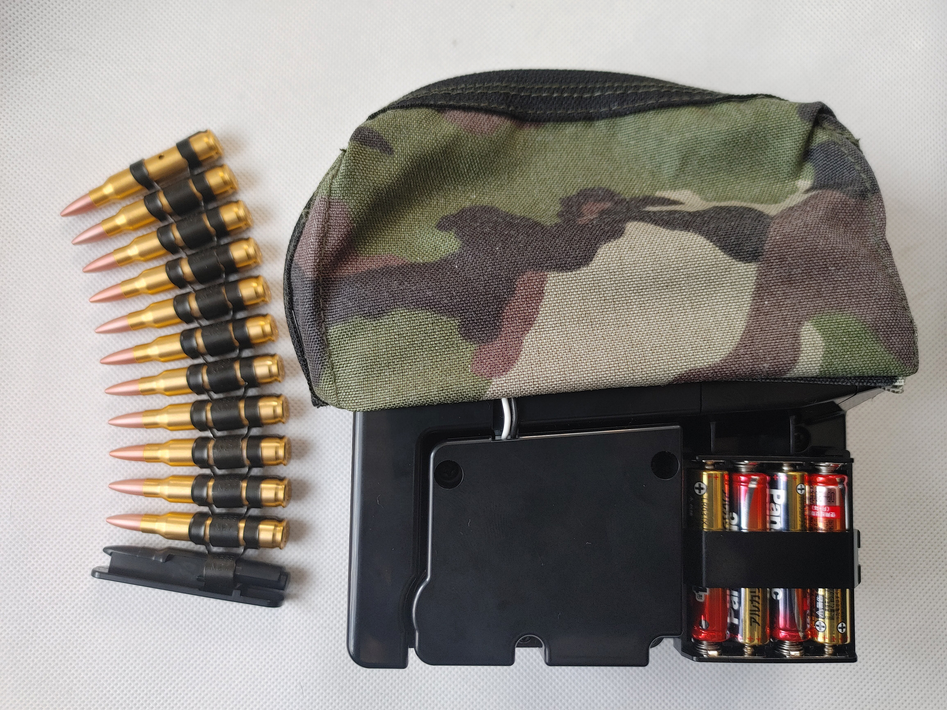 特殊部隊員の要望で採用された布マガジンをリアルに再現している