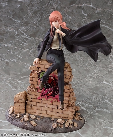 チェンソーマン」より瓦礫に腰掛けるマキマが1/7スケールで
