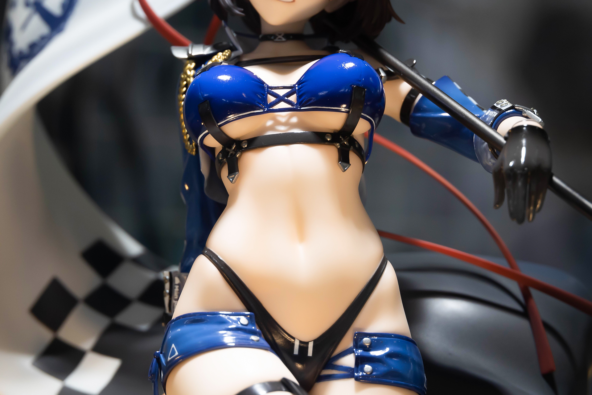 おへそ周りのボディラインと、肉感がたまりません！