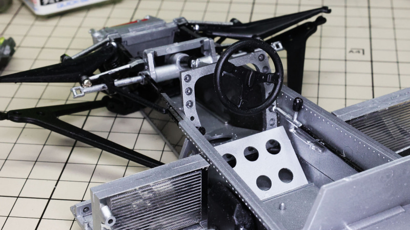 ステアリングとシフトノブを設置