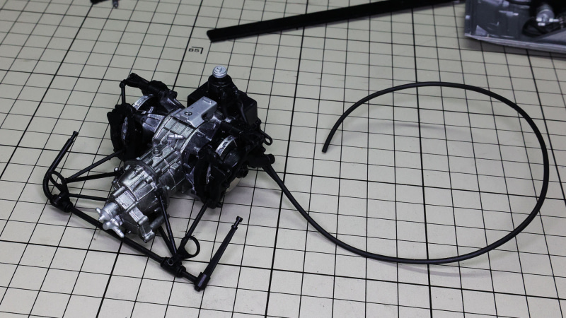 チューブ類も取り付けていきます