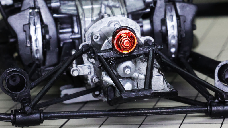 リヤアップライトを取り付けるとどんどんF1マシンのリヤセクションのイメージに近づきます