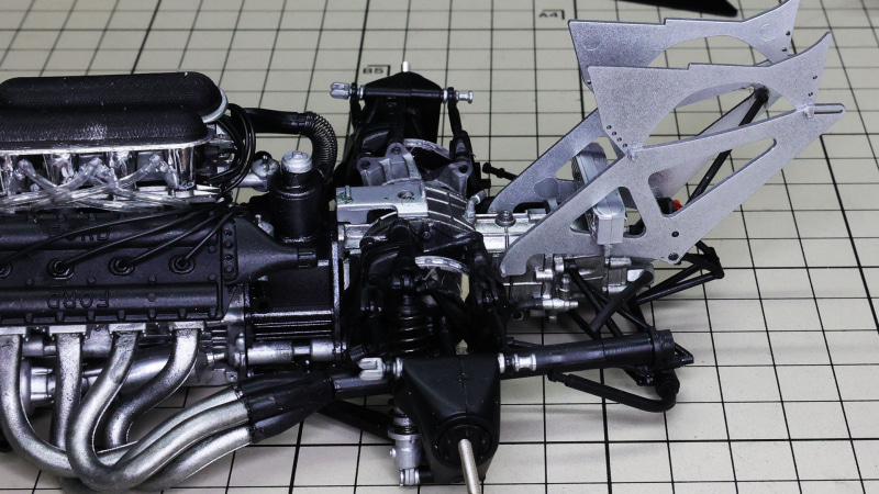 リヤウイングステーを組みました