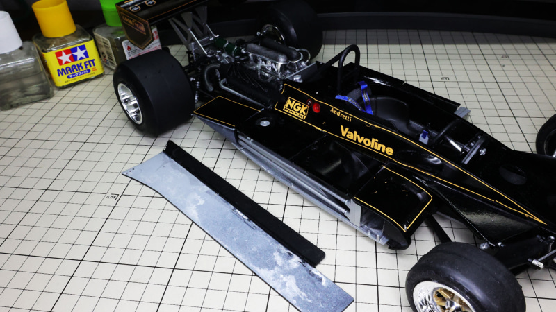 サイドスカートがあることで翼断面形状のサイドポーンツーンによるグランドエフェクト効果が劇的に高まります