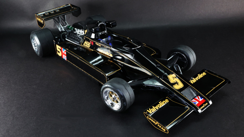 フロントタイヤは左右に舵を切れます