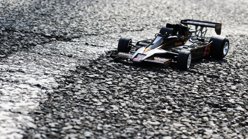 レーススタート！アンドレッティ選手懸命にトップを狙います！