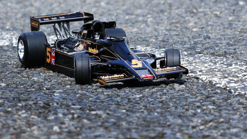 タイトコーナーを回り込む！