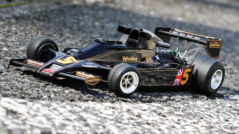 タイトコーナーを回り込む！