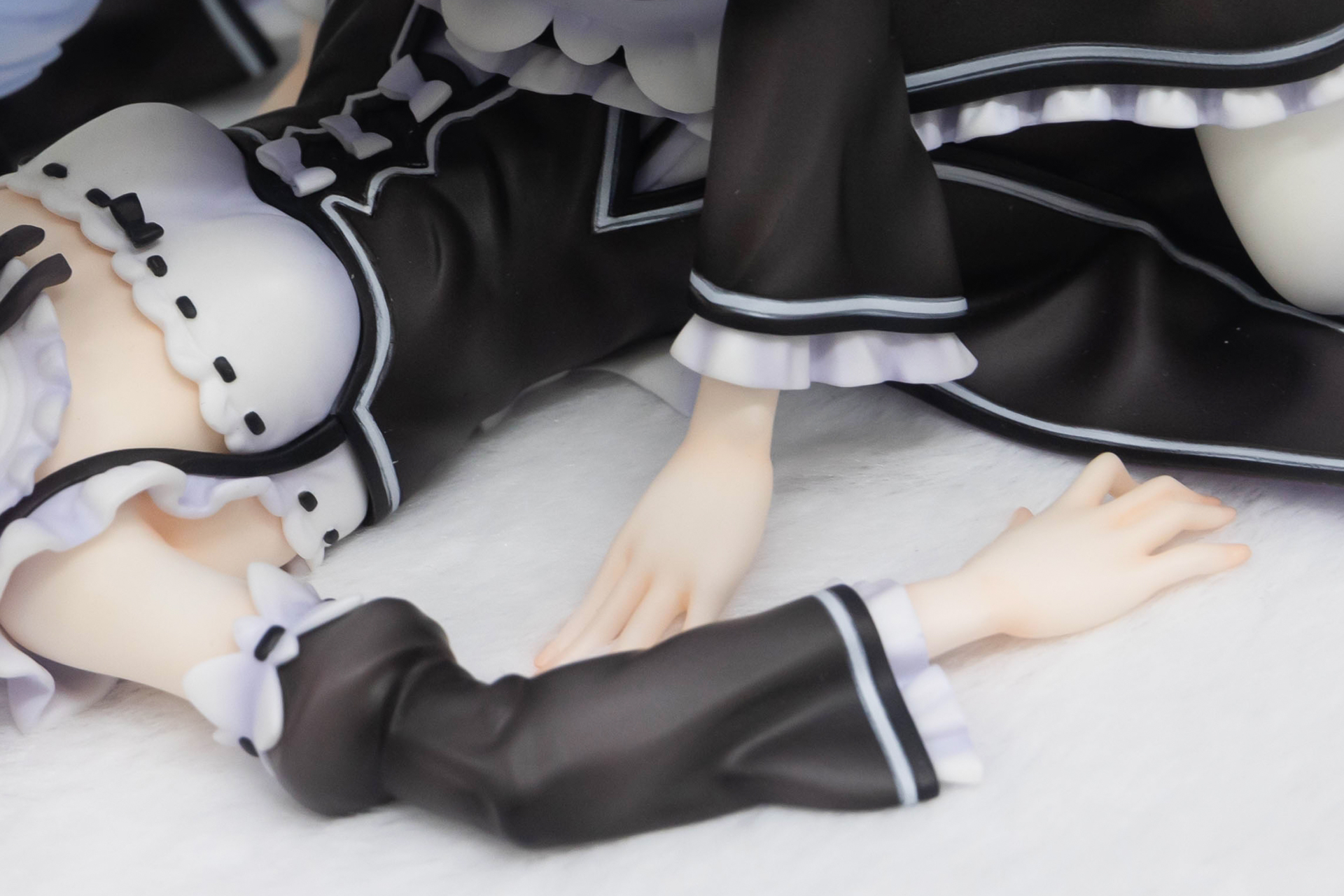 ふたりの手が重なり合いそうな距離感も最高！