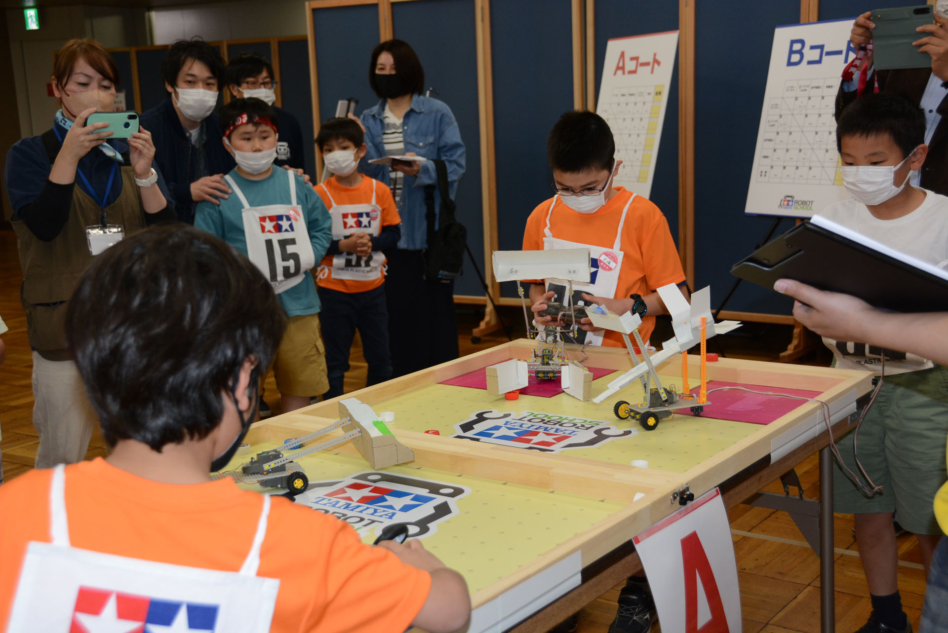 ロボットの戦略、子供達の表情、観客のリアクションも面白い