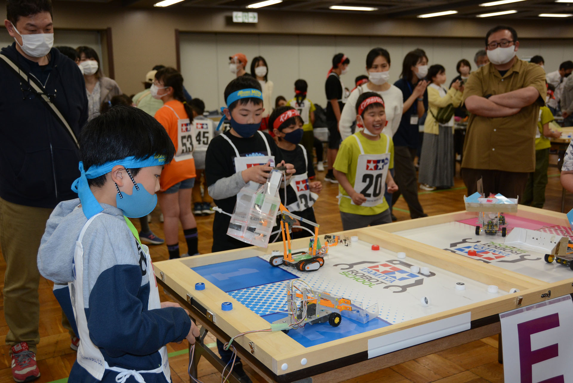 ロボットの戦略、子供達の表情、観客のリアクションも面白い