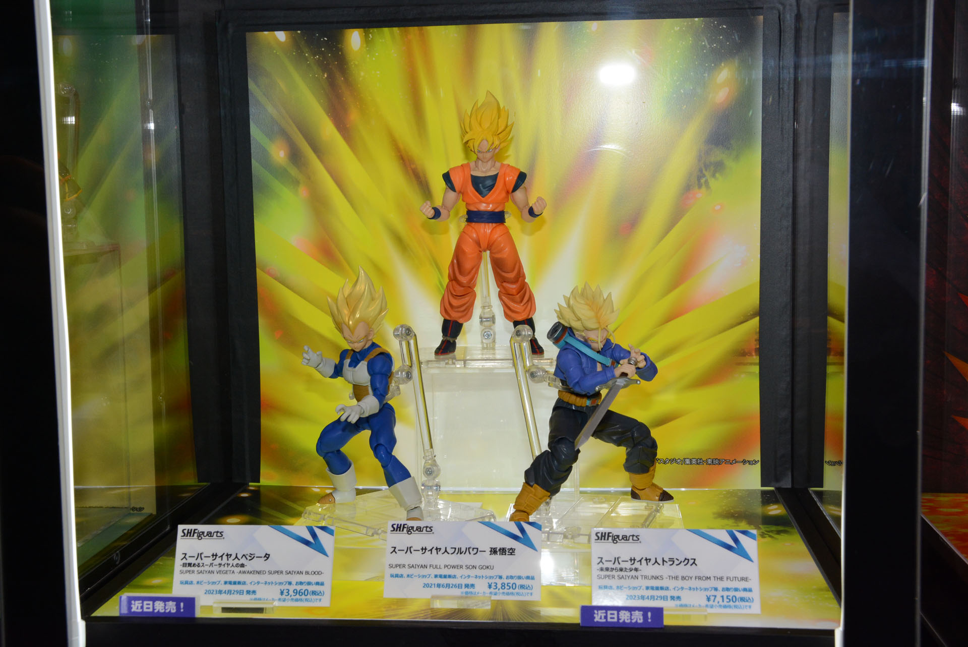 様々な新製品。エフェクトパーツ、表情の進化、力の入った塗装表現などアニメの活躍シーンを想像させる幅広い表現が確認できる