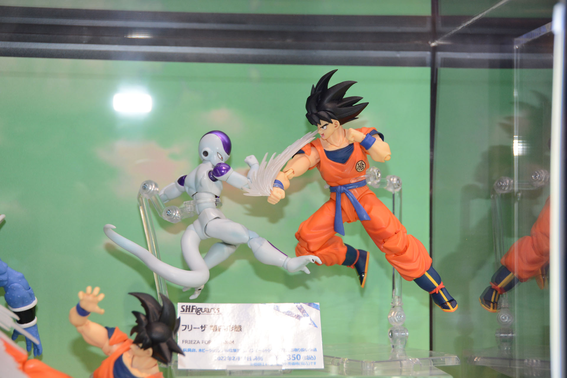 様々な新製品。エフェクトパーツ、表情の進化、力の入った塗装表現などアニメの活躍シーンを想像させる幅広い表現が確認できる