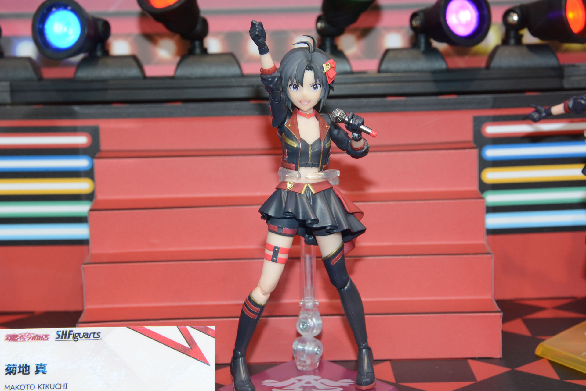 等身大ポップや、実際に作製された衣装も注目