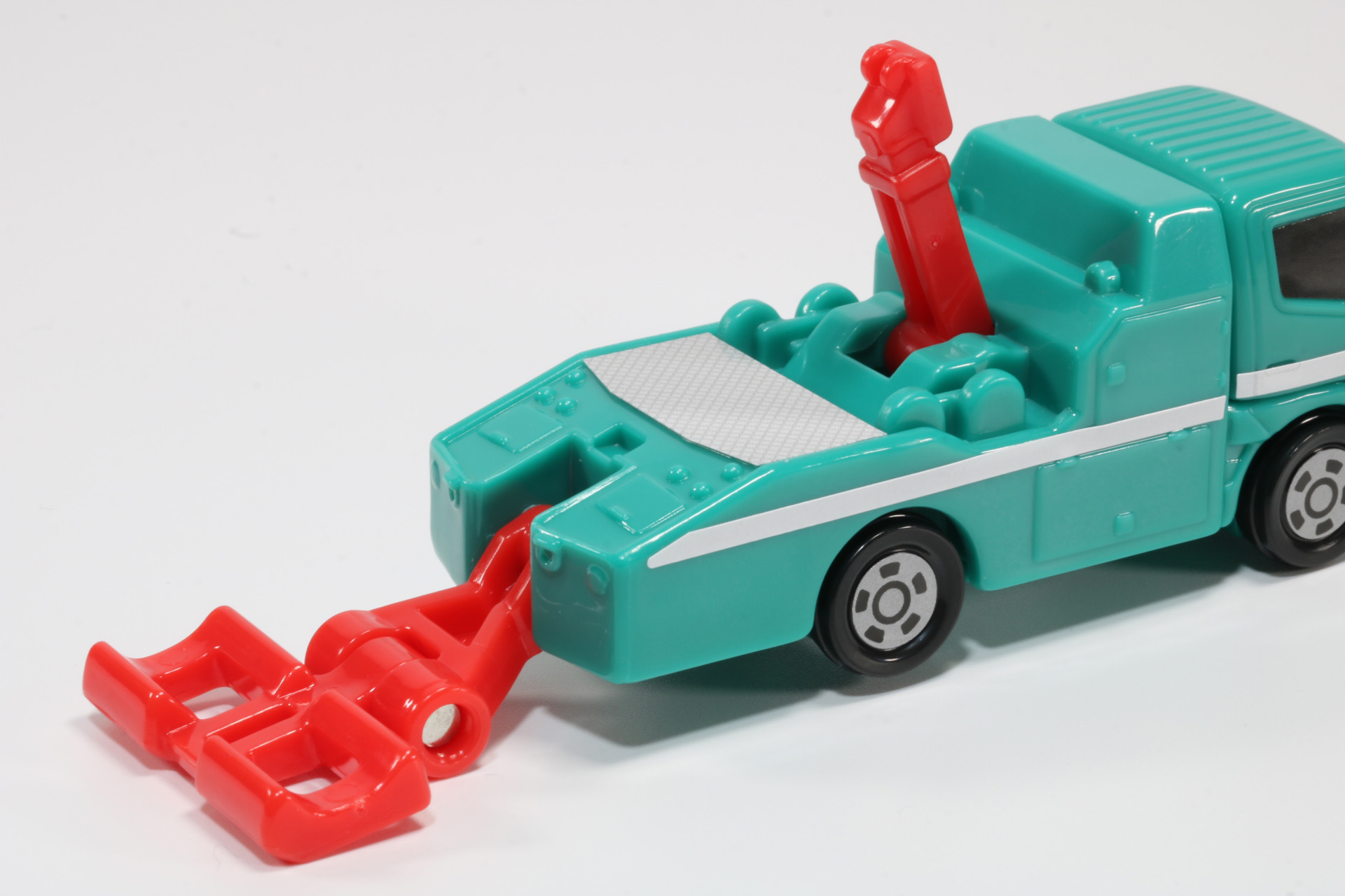 他の車両をレッカークレーンでつけて積載することもできる