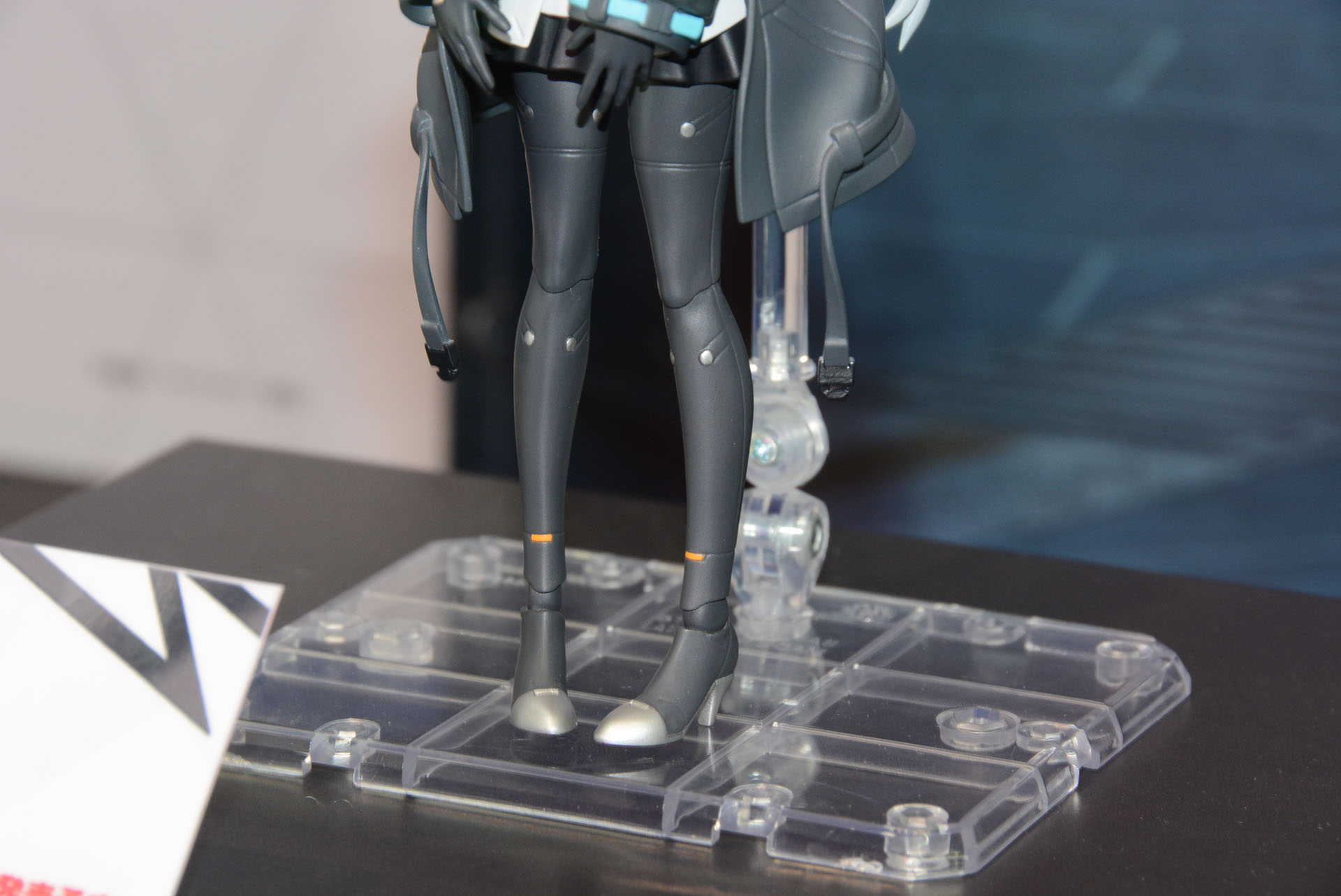 足も細い。この繊細な表現はこれまでの技術の蓄積あってこそだ