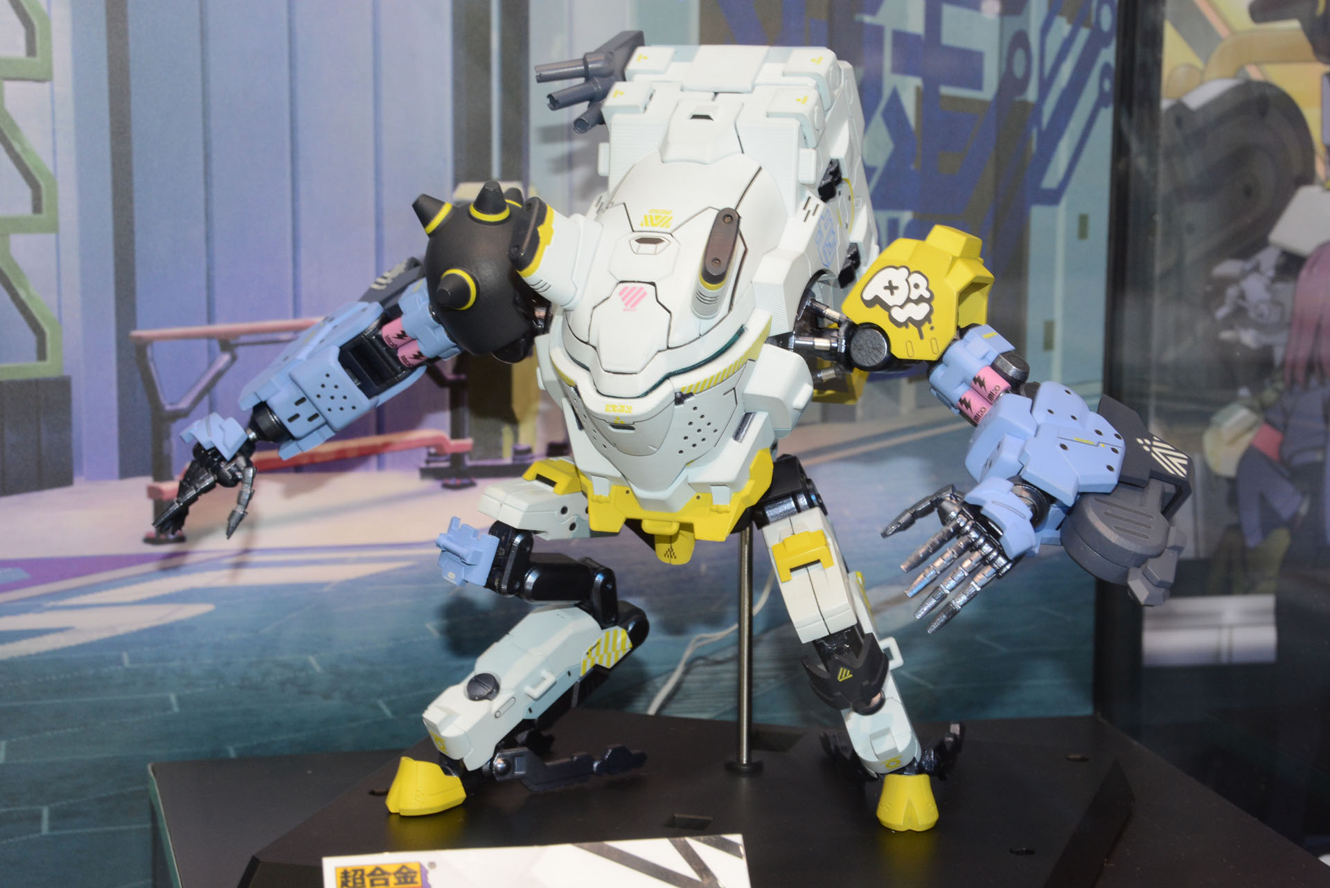 「超合金デイジーオーガ」は2024年1月発売で、価格は未定。「ボトムズ」のATを思わせる、胴体がコクピットになっているデザイン