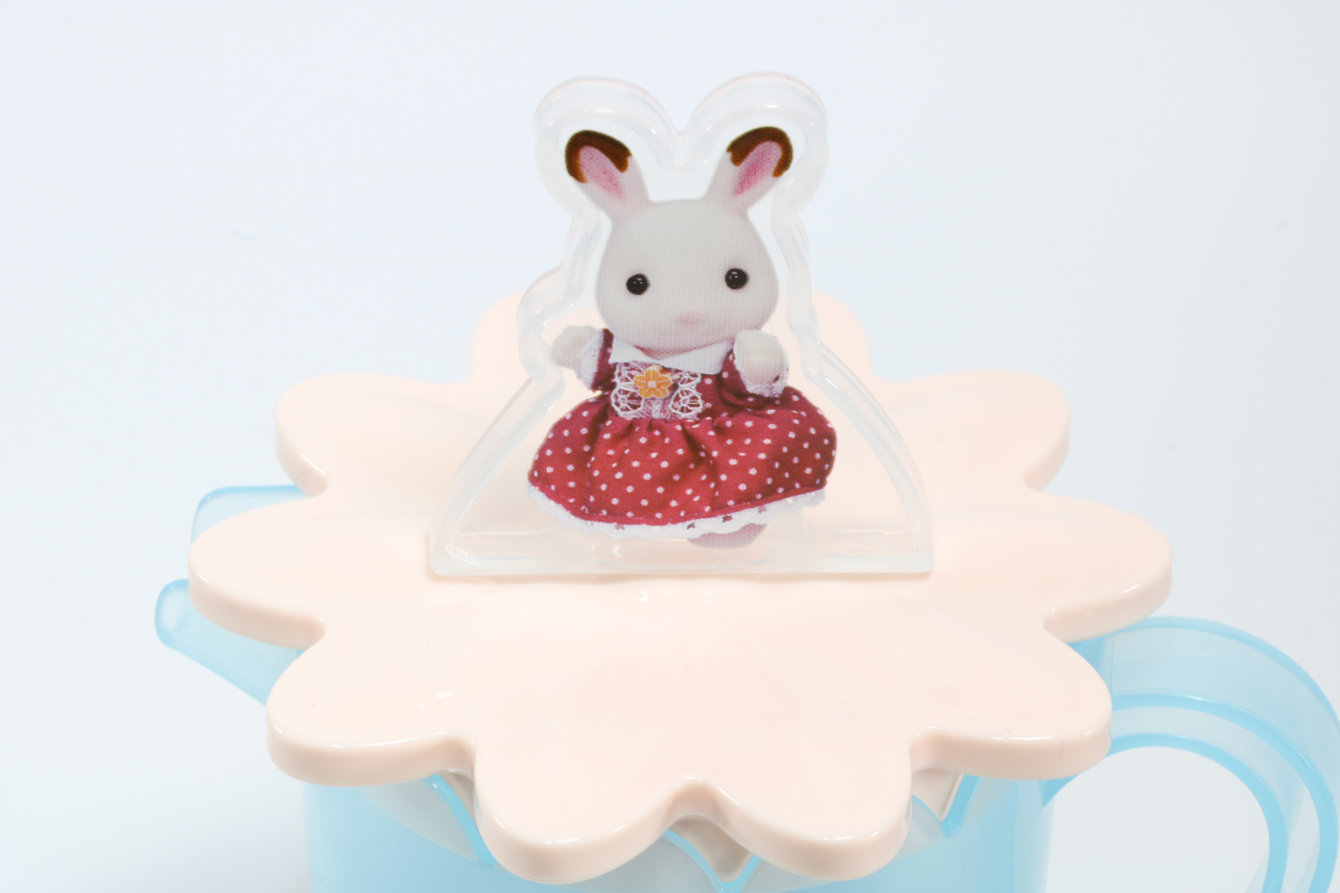 フタはお花のデザインとなっている