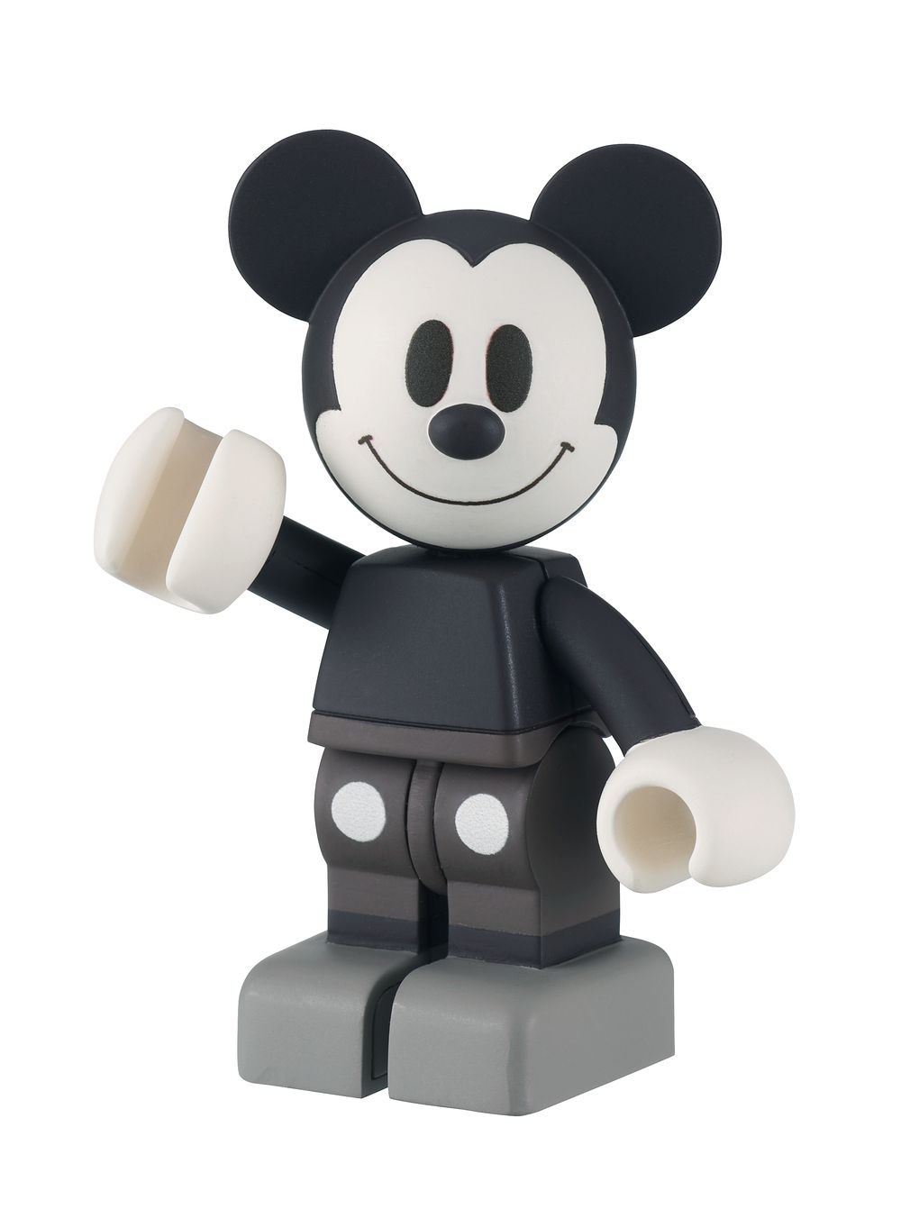 約50mm。自由にポーズを取らせて遊ぶことができる