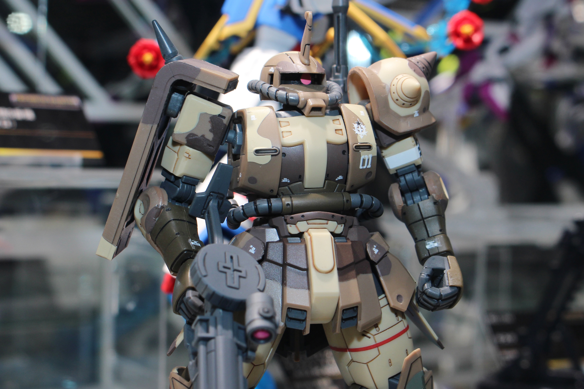 “褐色のサザンクロス”を表す迷彩が特徴的