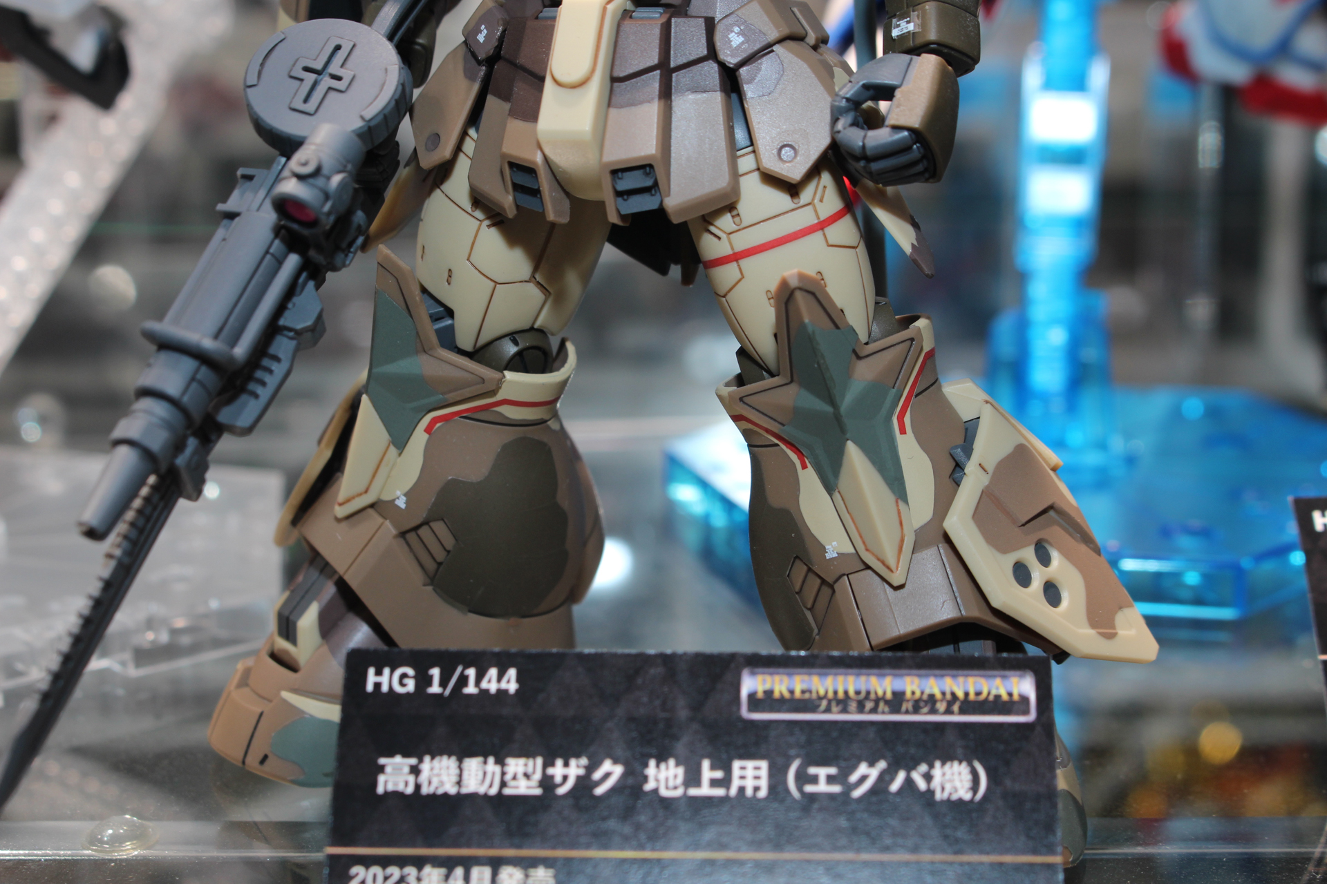 複雑な迷彩模様の一部は成形色になるという