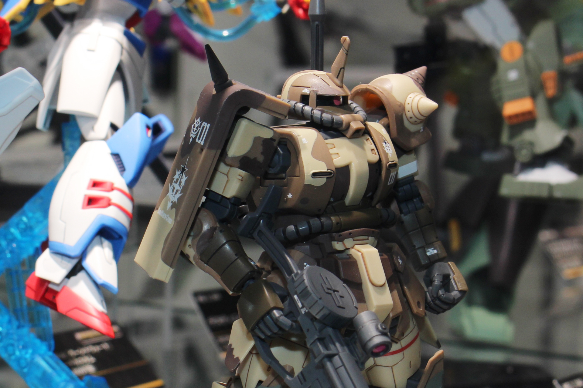 シールドには1本のスパイクが備えられている