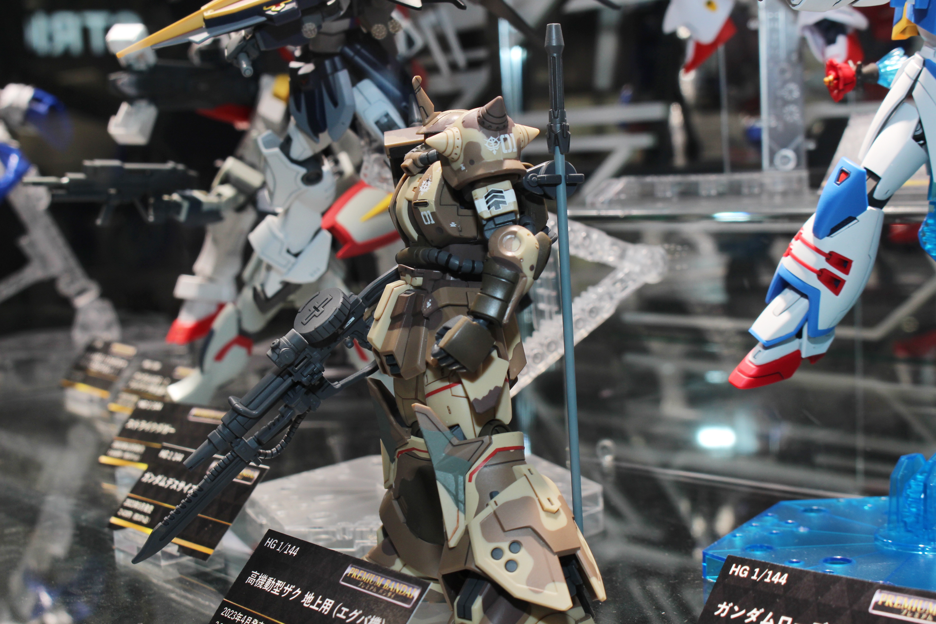 ヒート・剣はバックパックに懸架できる