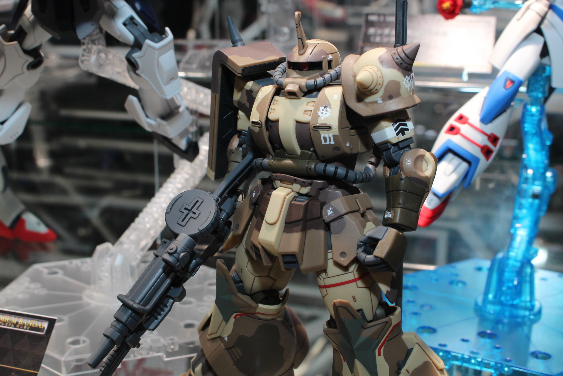 ガンダムベース東京には、サザンクロス隊のキットを使ったジオラマも展示されていた