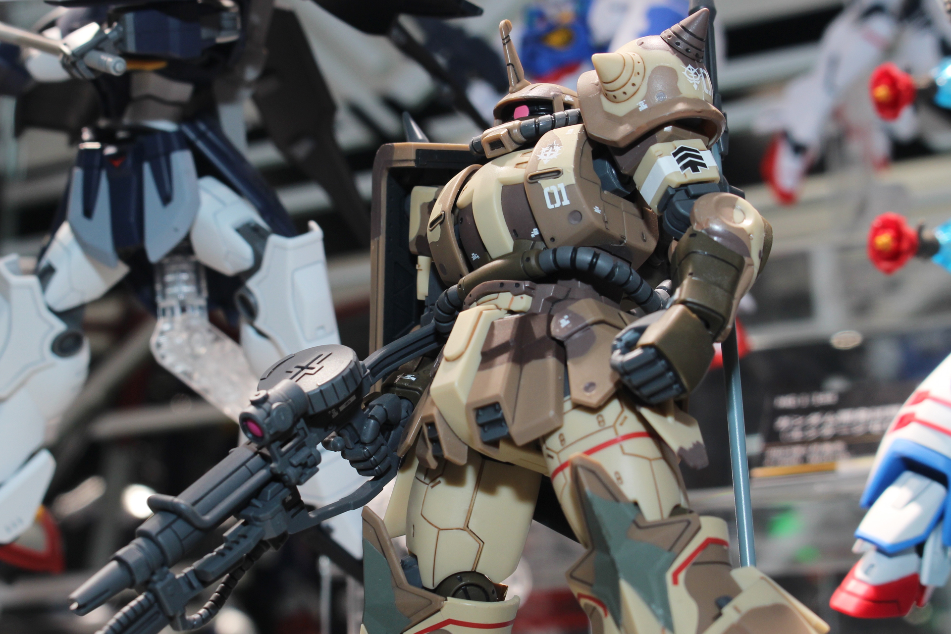 ガンダムベース東京には、サザンクロス隊のキットを使ったジオラマも展示されていた