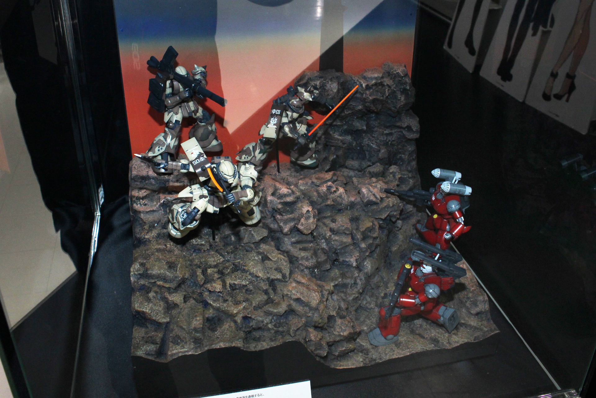 ガンダムベース東京には、サザンクロス隊のキットを使ったジオラマも展示されていた