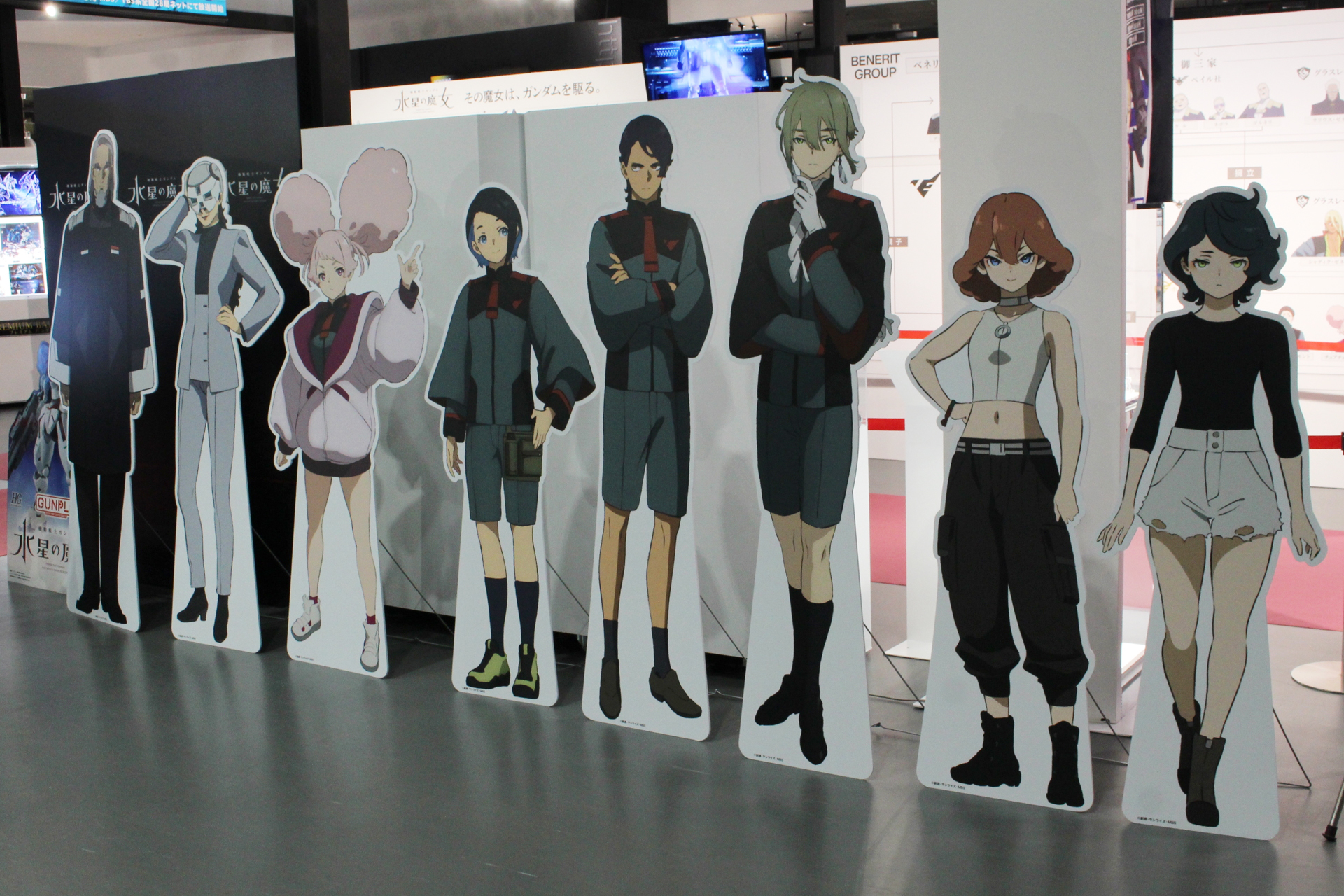 登場人物の等身大パネルも。もちろん写真撮影OKだ