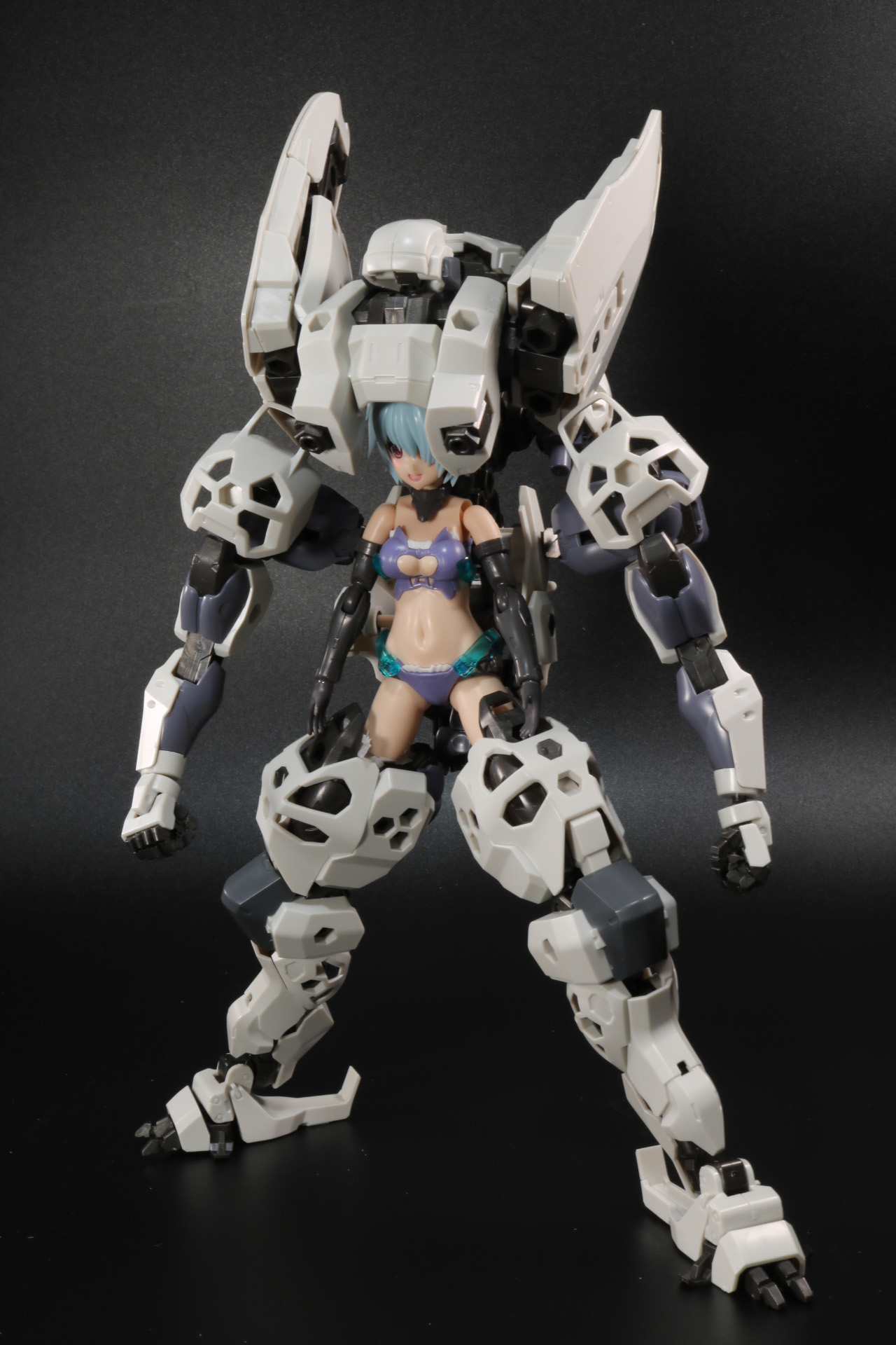 支柱無しでも自立することができる。なお、つるつるとする素材の上では踏ん張りがききづらい