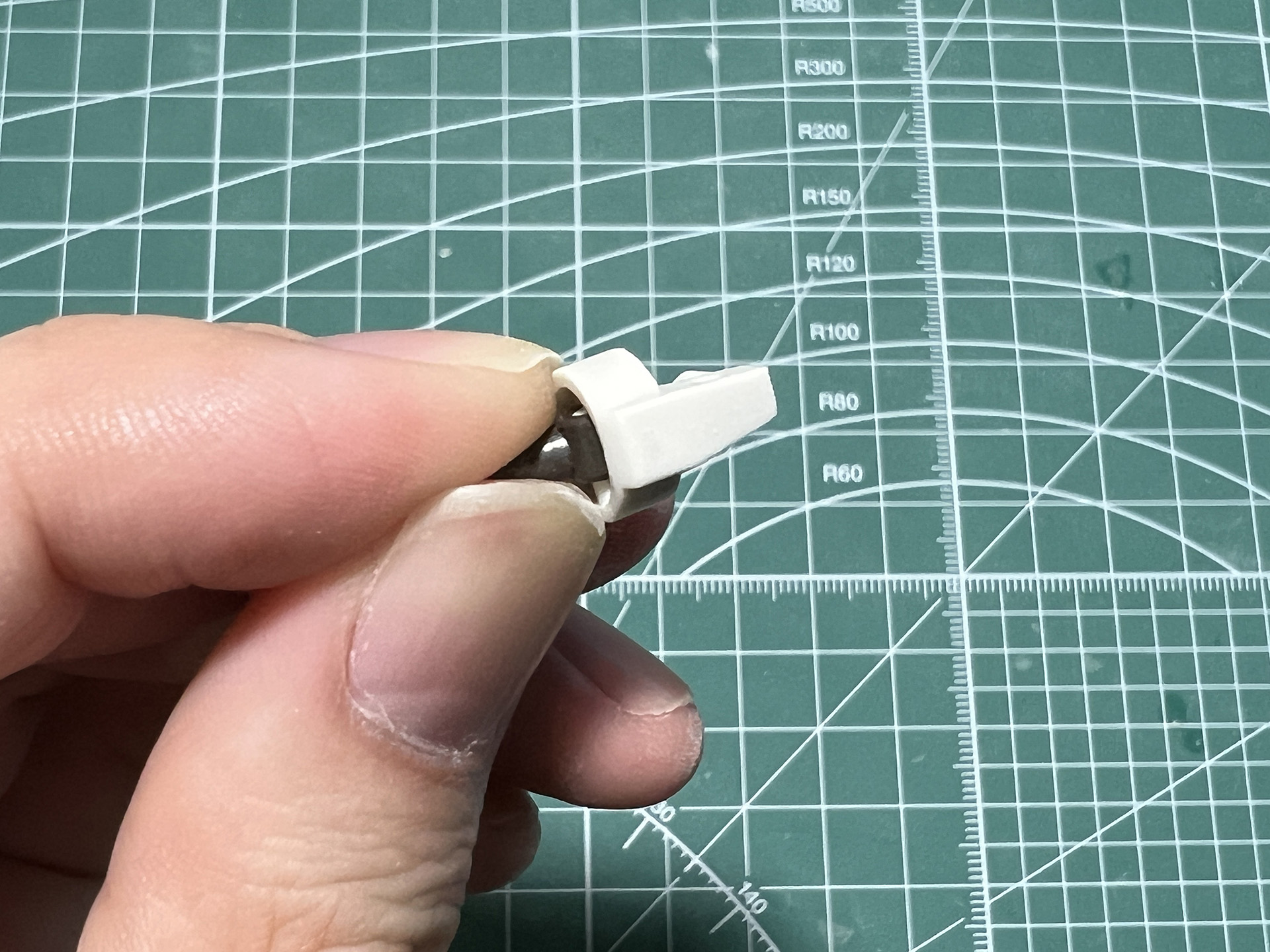 手首パーツの合わせ目消し