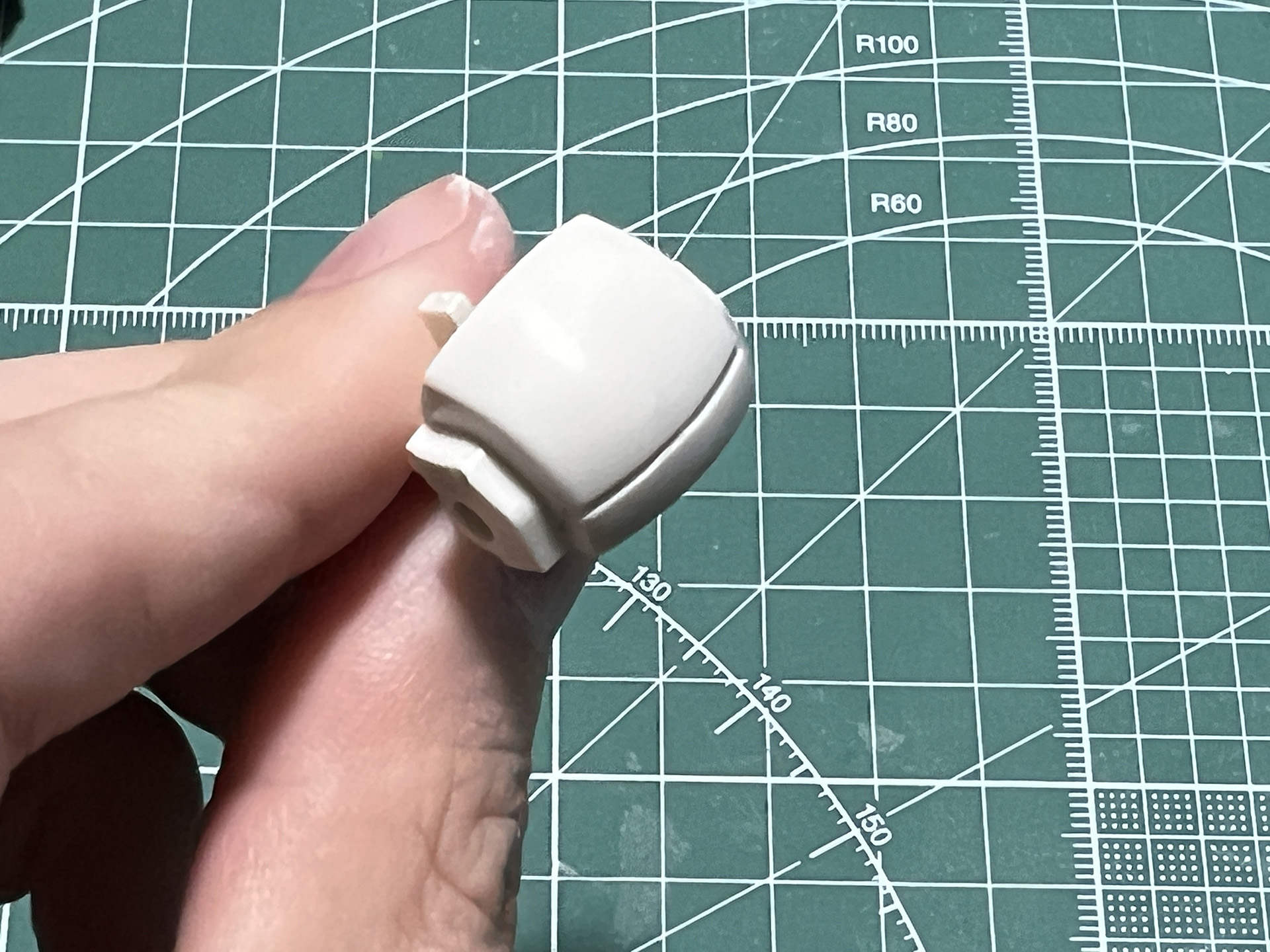 頭部の後頭部合わせ目消し