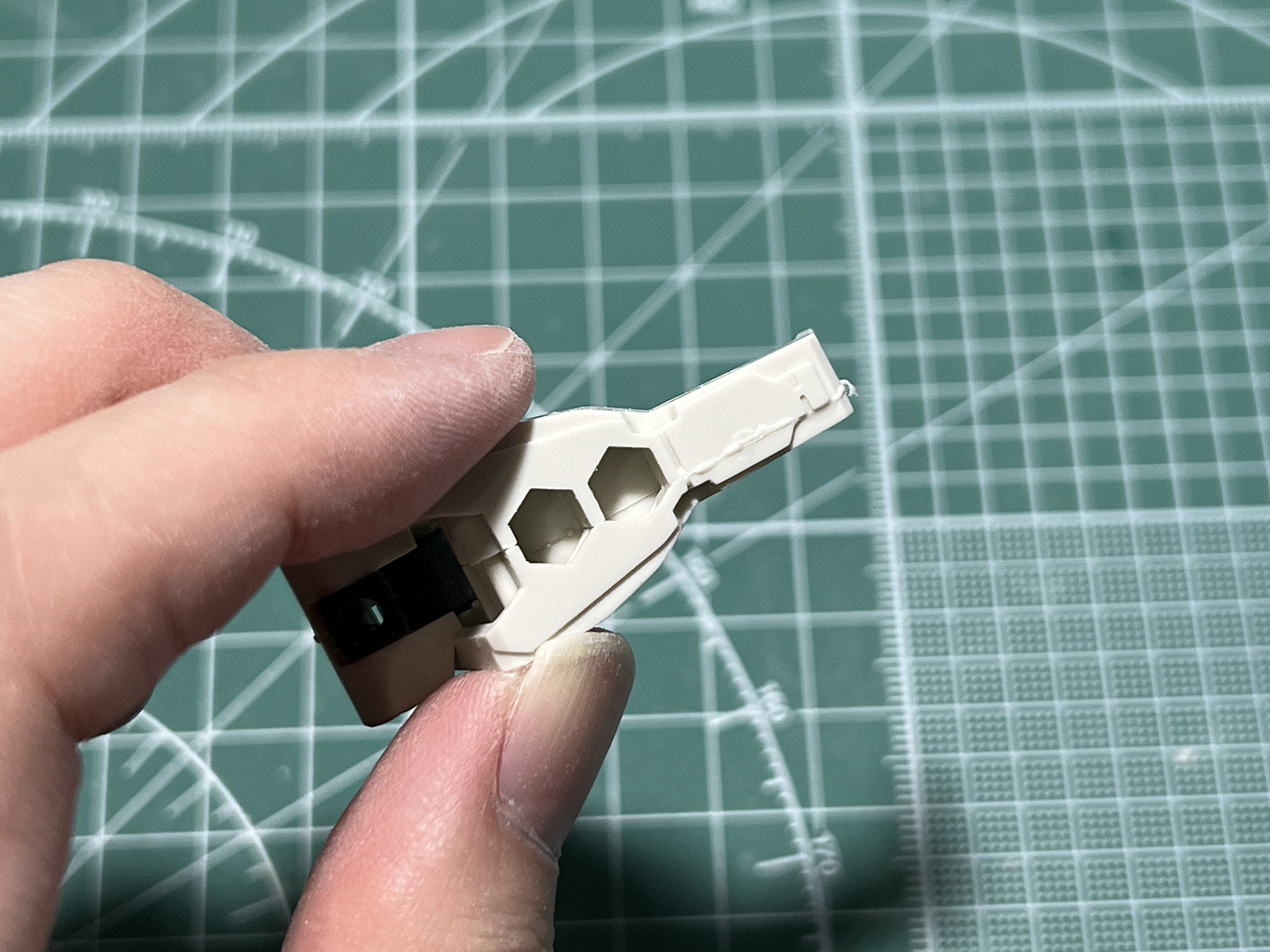 脚部の足裏の合わせ目消し