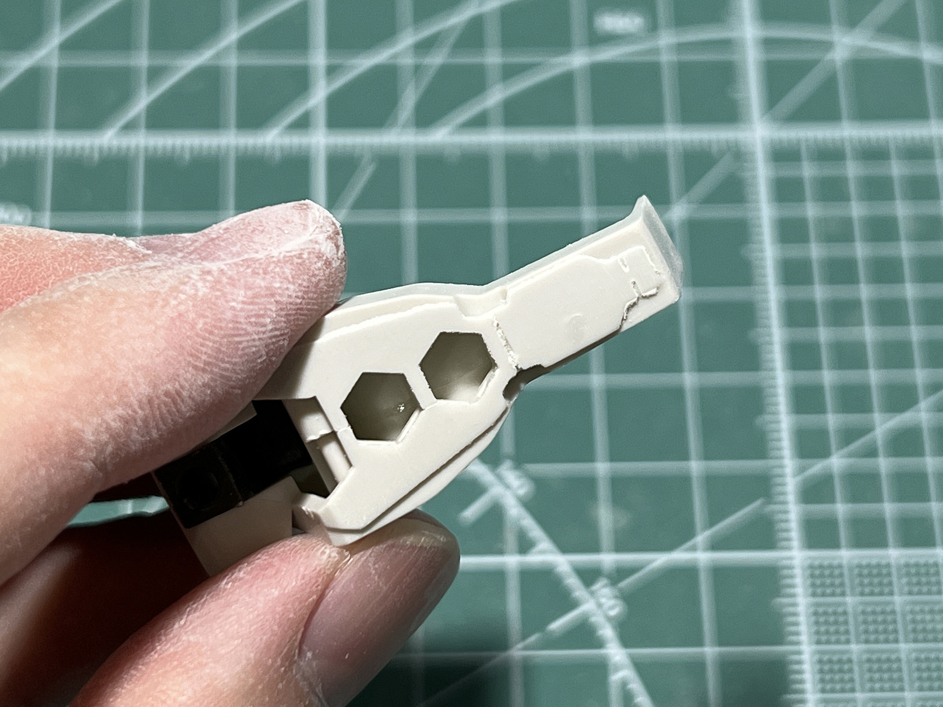 脚部の足裏の合わせ目消し