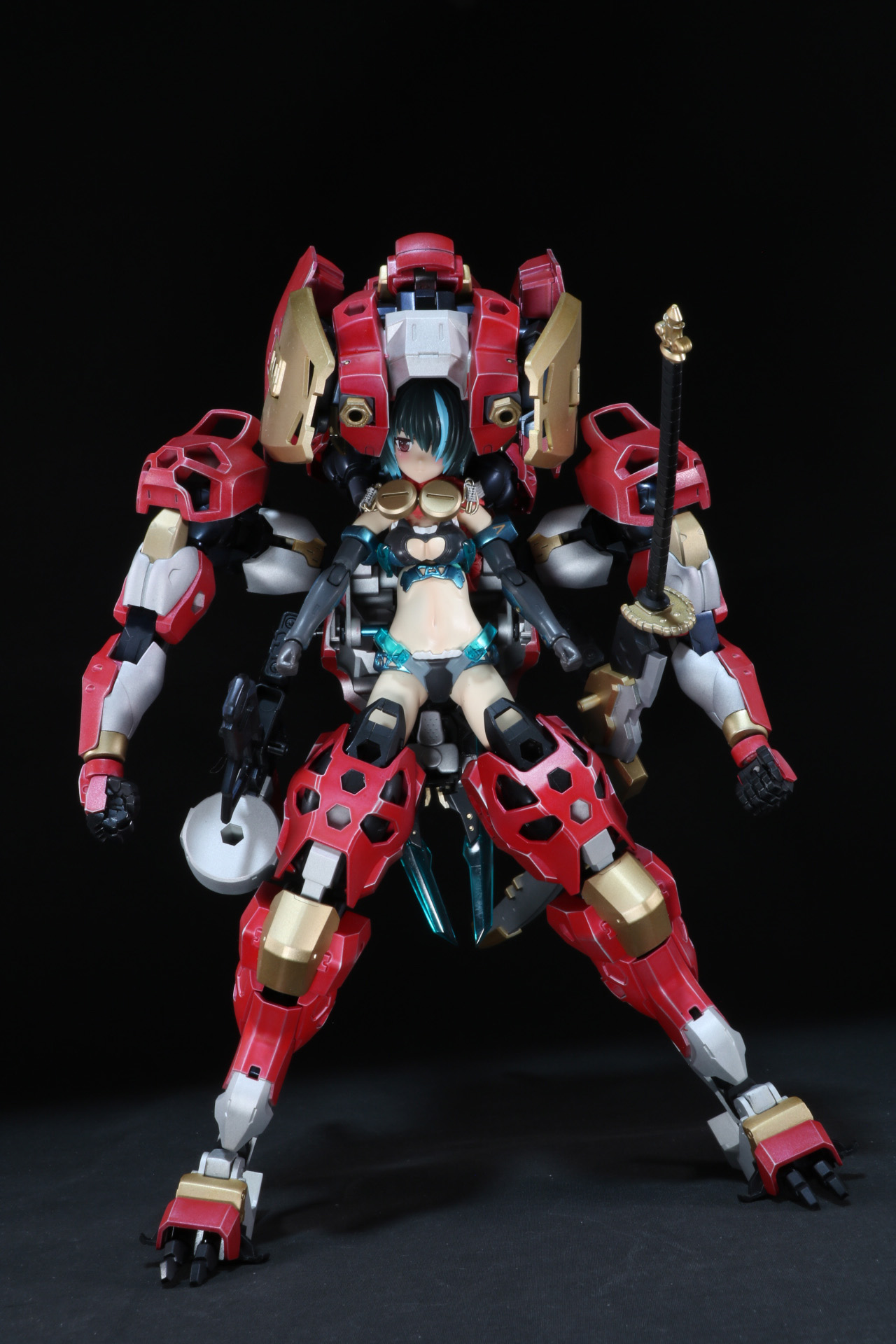 ブラックライトを当てると「フレズヴェルク Bikini Armor Ver.」のアーマーや髪が強く反応している。「ブイトール」は足先やマニピュレーターがわずかに反応している