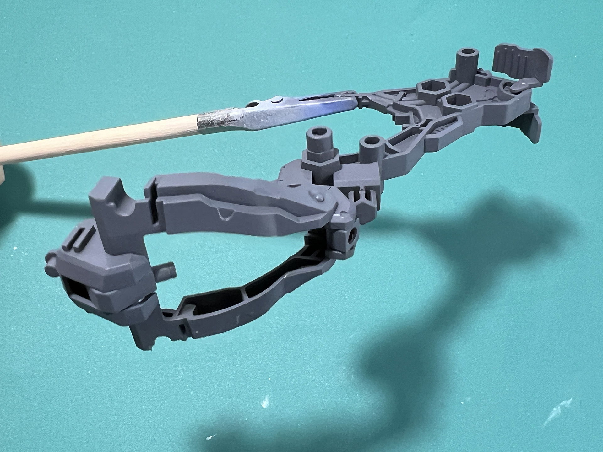 パイプなどは改めて「サーフェイサー エヴォ シルバー」で筆塗