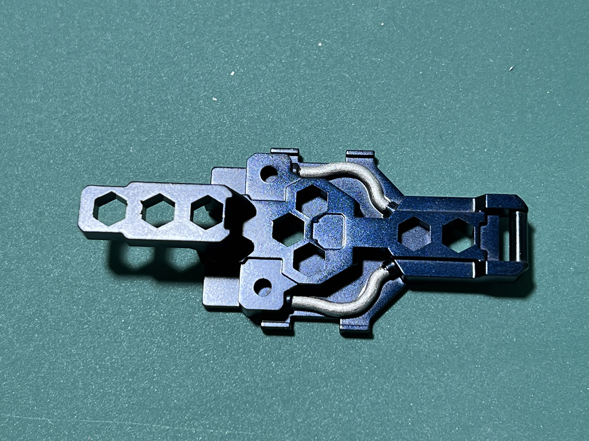 パイプなどは改めて「サーフェイサー エヴォ シルバー」で筆塗