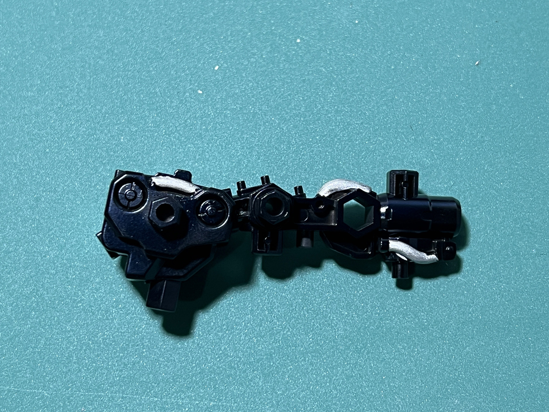 パイプなどは改めて「サーフェイサー エヴォ シルバー」で筆塗