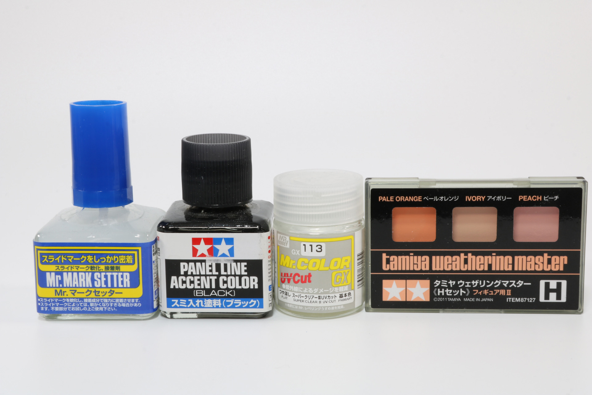 仕上げに使用した塗料など