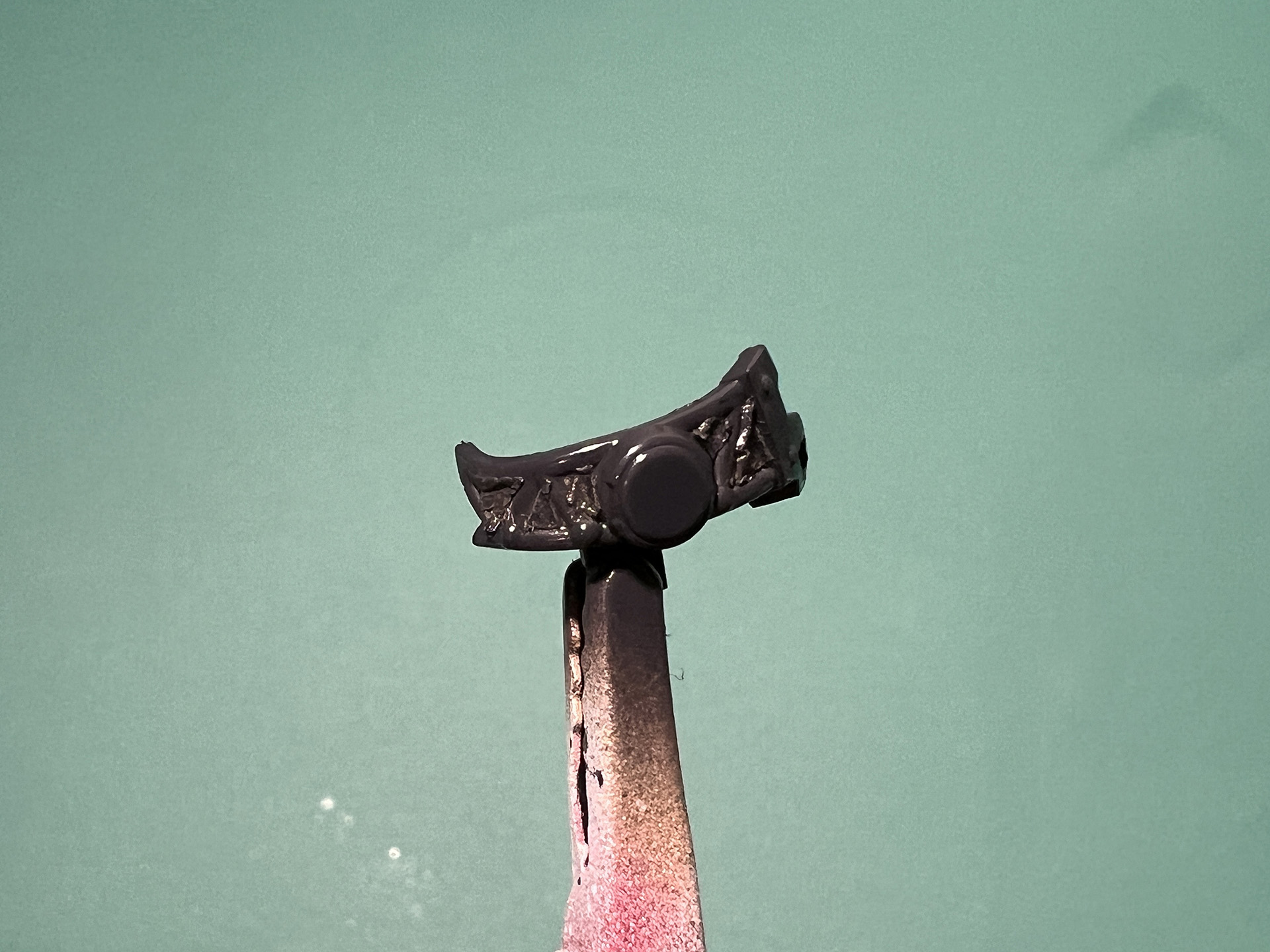 腰の塗装済みパーツは肌色部分をマスキングで保護をしてから塗装