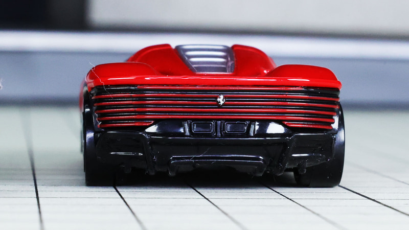 横一直線の最上段・左右がコンビネーションランプです