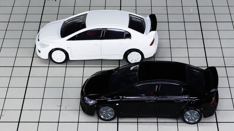 サイド：フロントからリアへかけてなだらかなラインを描いている