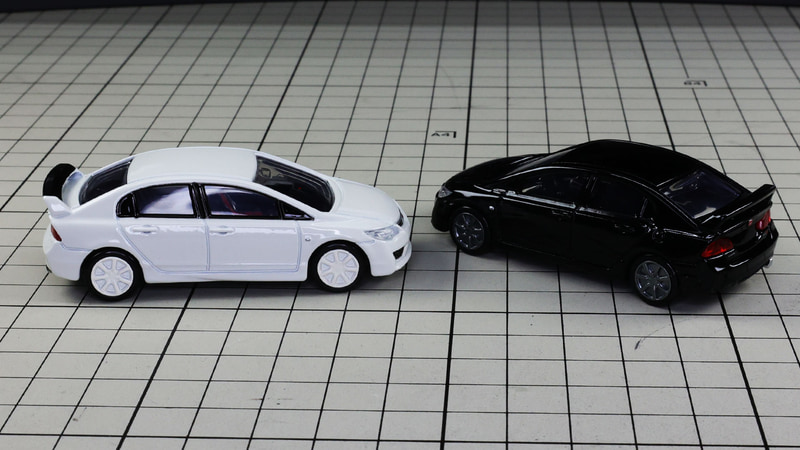 低いフロントと腰高感もあるリアとの比較が面白いです